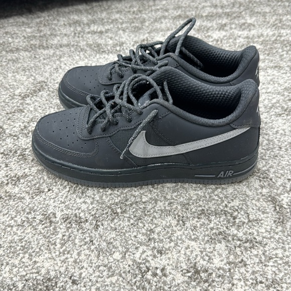 Nike sneakers - Picture 3 of 4
